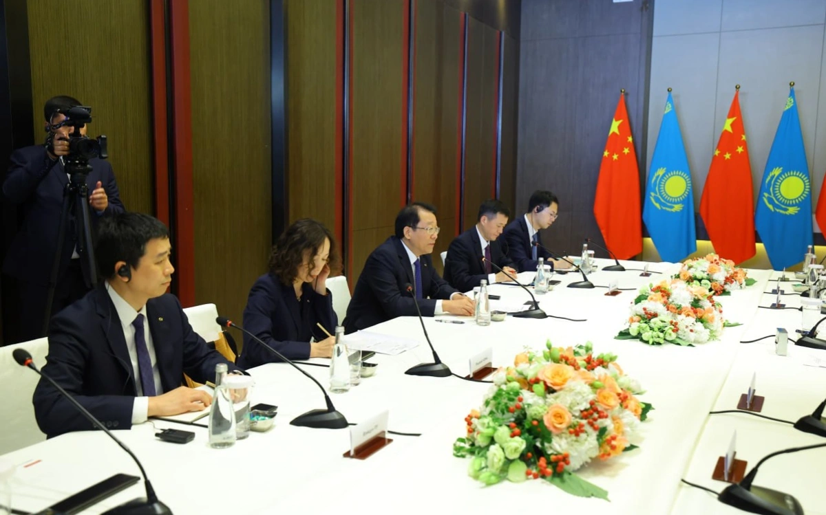 哈总理在夏季达沃斯密集会见中国企业界代表 聚焦工业与数字经济合作