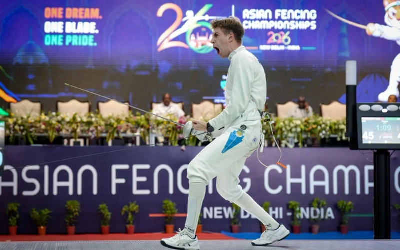 19-летний казахстанский фехтовальщик победил олимпийского чемпиона