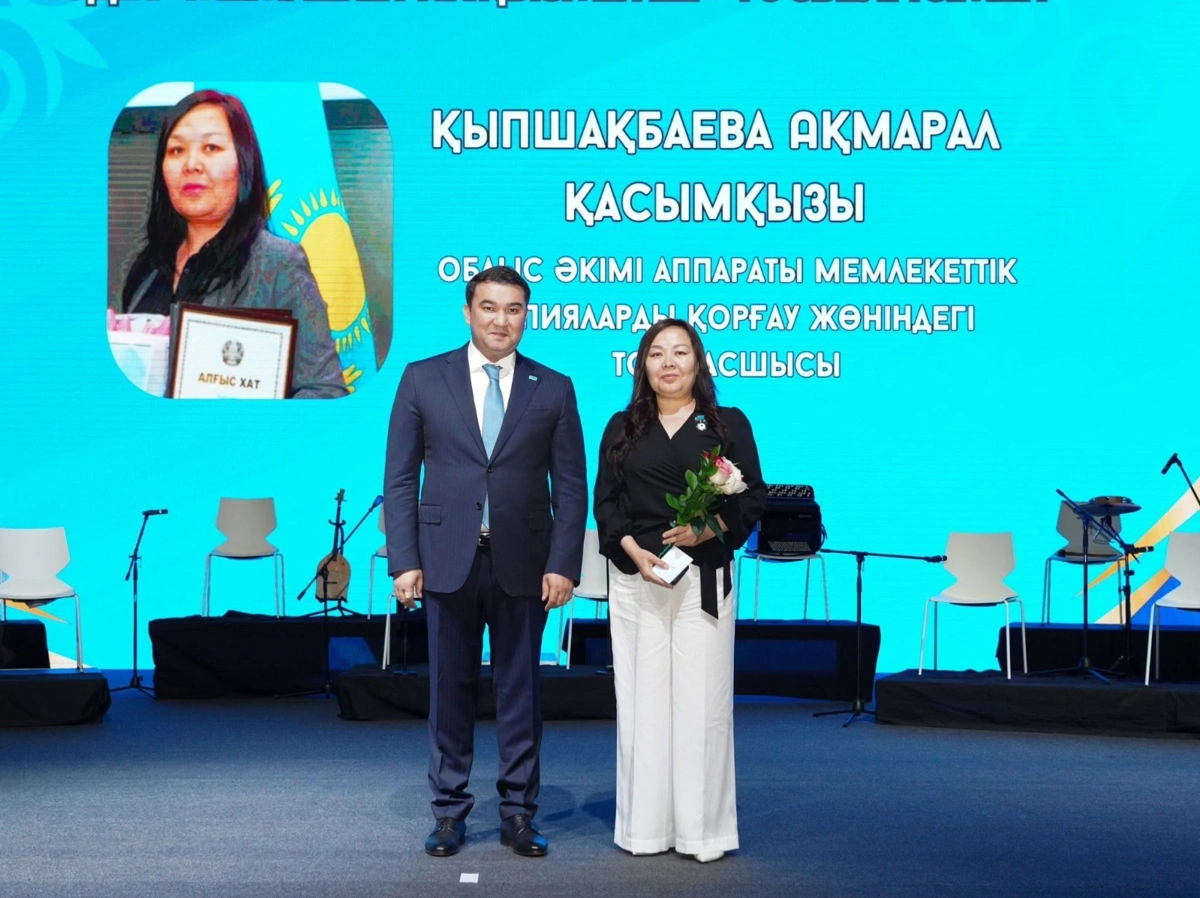 Торжественное мероприятие ко Дню государственного служащего состоялось в Туркестане