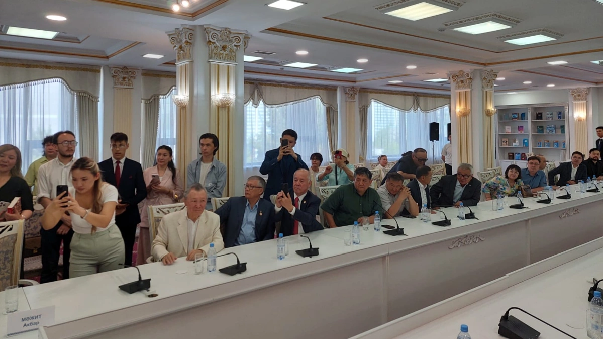 Нобель сыйлығының лауреаты Мо Янь қазақтардан кешірім сұрады