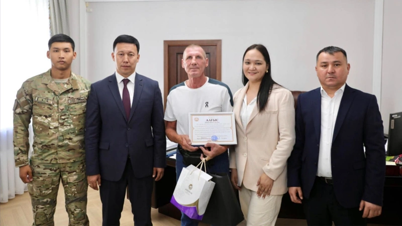 Суға батып кете жаздаған жасөспірімді құтқарған қызылордалық марапатталды 