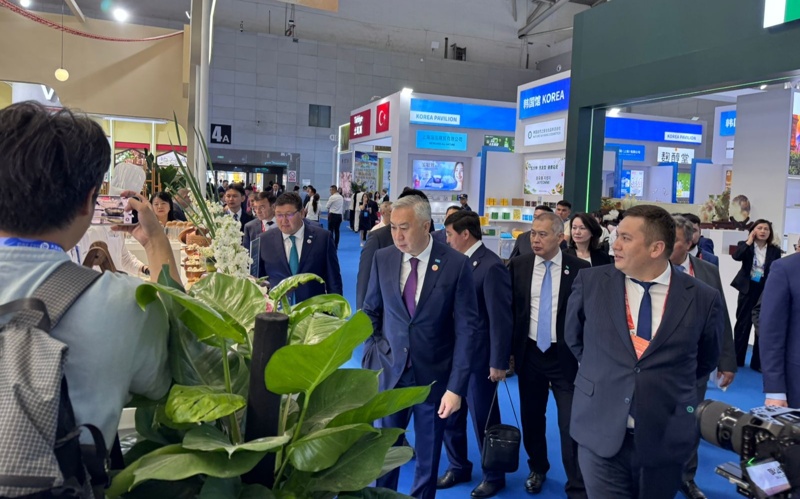 Kazakhstan ready to expand exports of products to XUAR &ndash; Zhumangarin