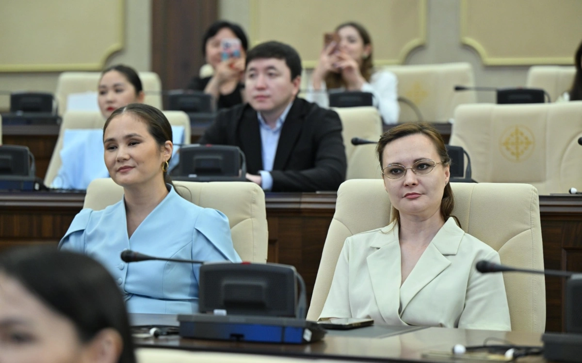 Премию &laquo;Парламент сөзі&raquo; вручили 17 журналистам в Мажилисе