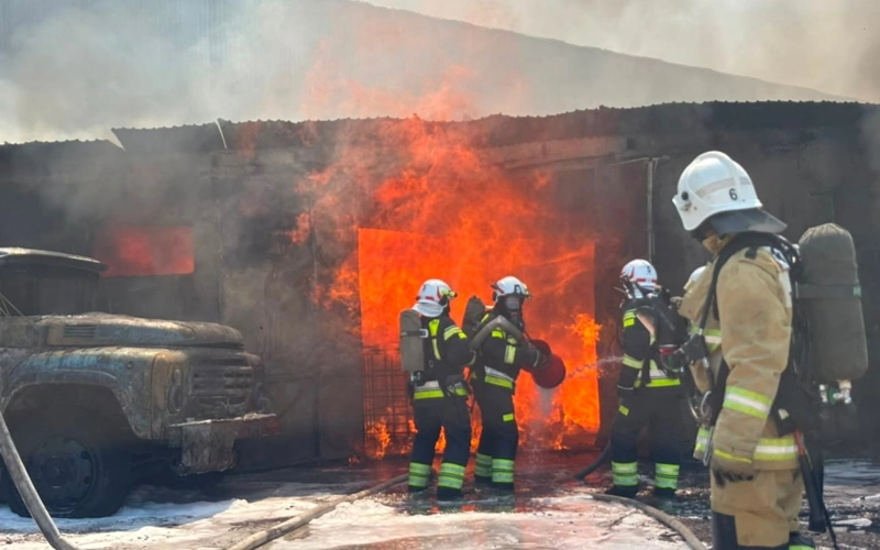 Shymkentte qoımadan órt shyǵyp, eki adam zardap shekti