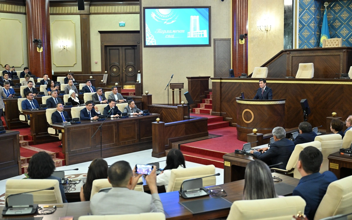 Премию &laquo;Парламент сөзі&raquo; вручили 17 журналистам в Мажилисе