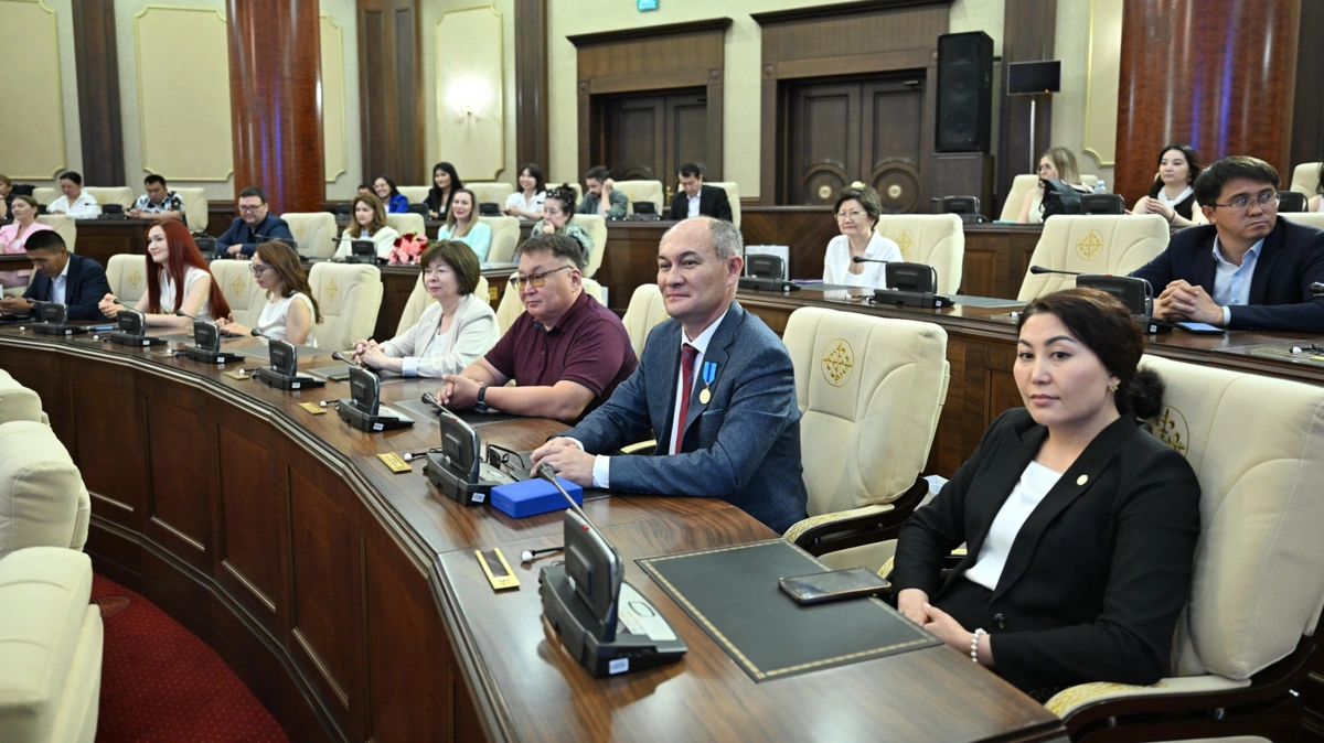 Мәжілісте &laquo;Парламент сөзі&raquo; сыйлығы табысталды 