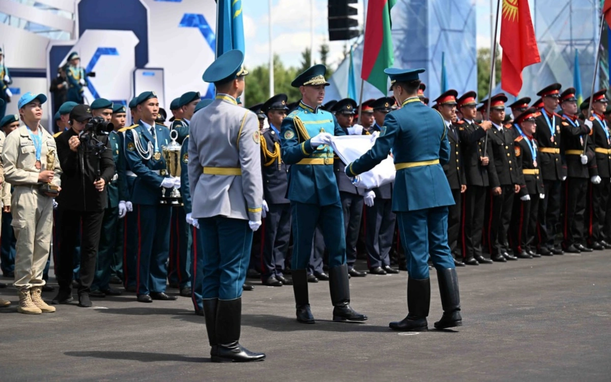 Президент елімізде жасақталған &laquo;Жас сарбаз&raquo; қозғалысының айрықша рөліне назар аударды