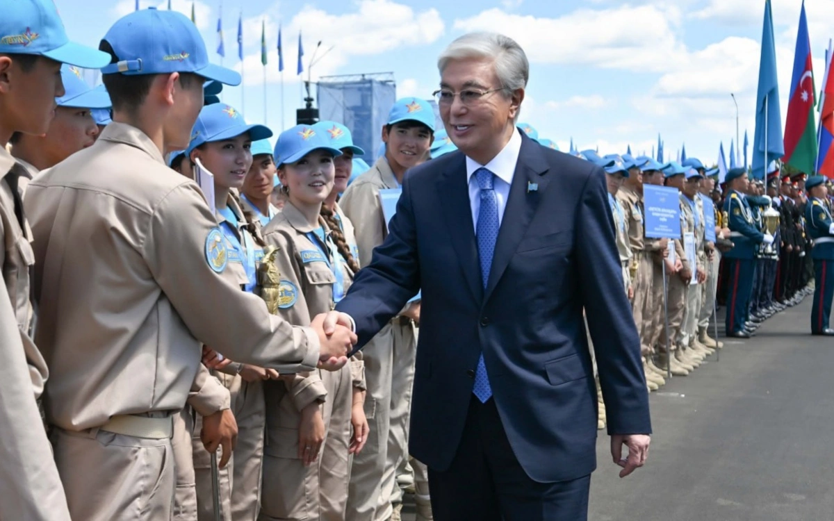 Президент елімізде жасақталған &laquo;Жас сарбаз&raquo; қозғалысының айрықша рөліне назар аударды