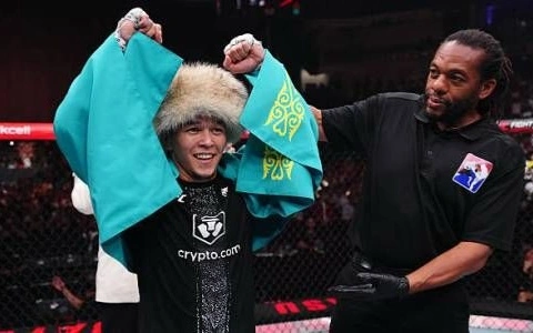 Асу Алмабаев одержал яркую победу на турнире UFC в Баку