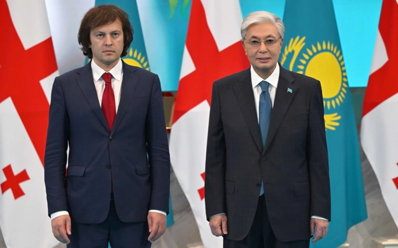 Қасым-Жомарт Тоқаев пен Ираклий Кобахидзе шағын құрамда келіссөз жүргізді