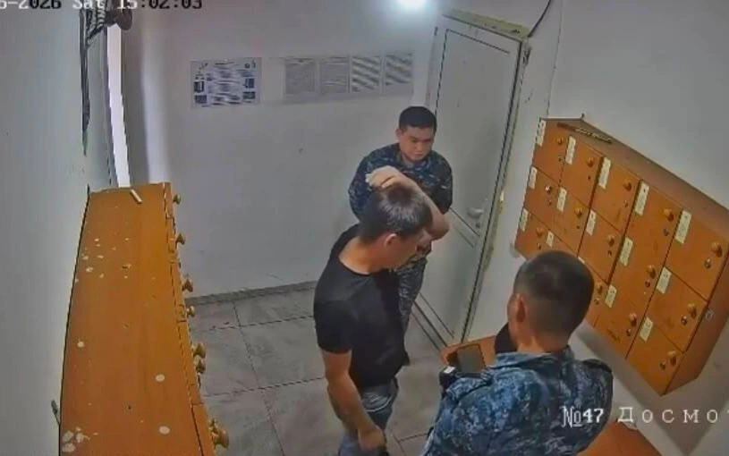 Попытку проноса двух телефонов пресекли в колонии Экибастуза 