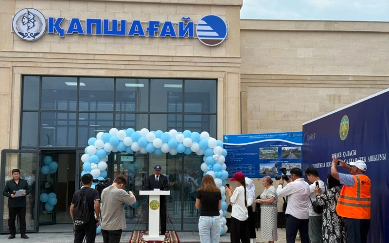Обновленный железнодорожный вокзал начал работу в Конаеве