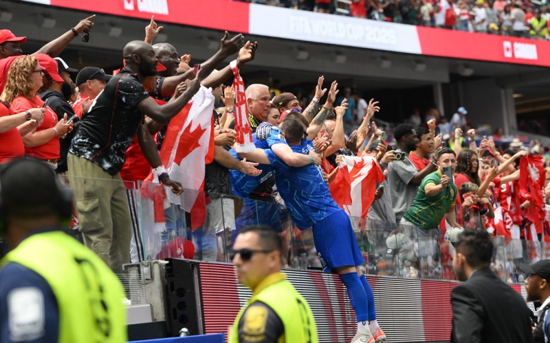 Canadian fans