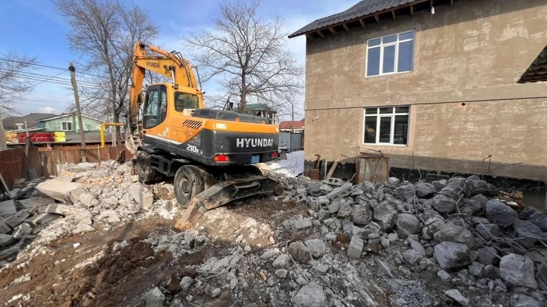 Сорванные ураганным ветром крыши домов в Кызылорде будут восстановлены подрядчиками