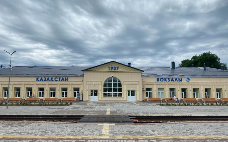 Ақсай қаласында 90 жылдық тарихы бар вокзал күрделі жөндеуден кейін ашылды