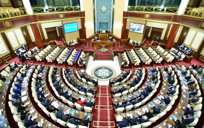 Началось последнее в истории совместное заседание палат Парламента РК