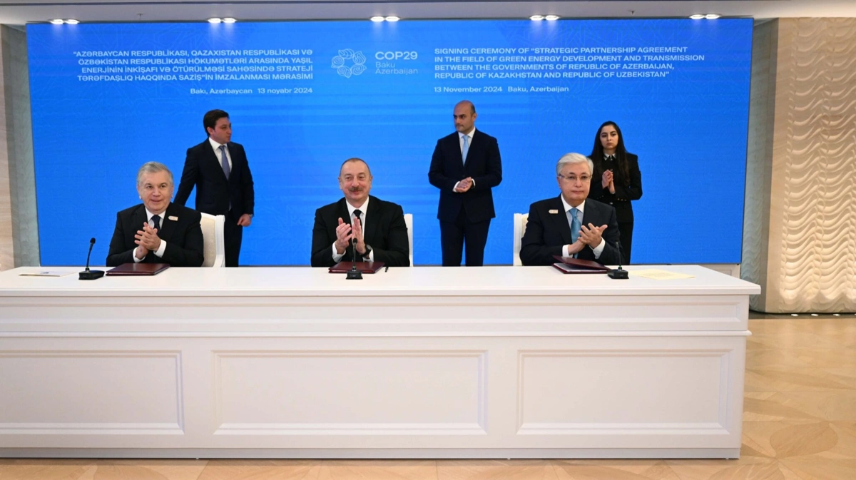 Uzbekistan&rsquo;s President Shavkat Mirziyoyev, Azerbaijan&rsquo;s President Ilham Aliyev, and Kazakhstan&rsquo;s President Kassym-Jomart Tokayev during the signing in November 2024. 