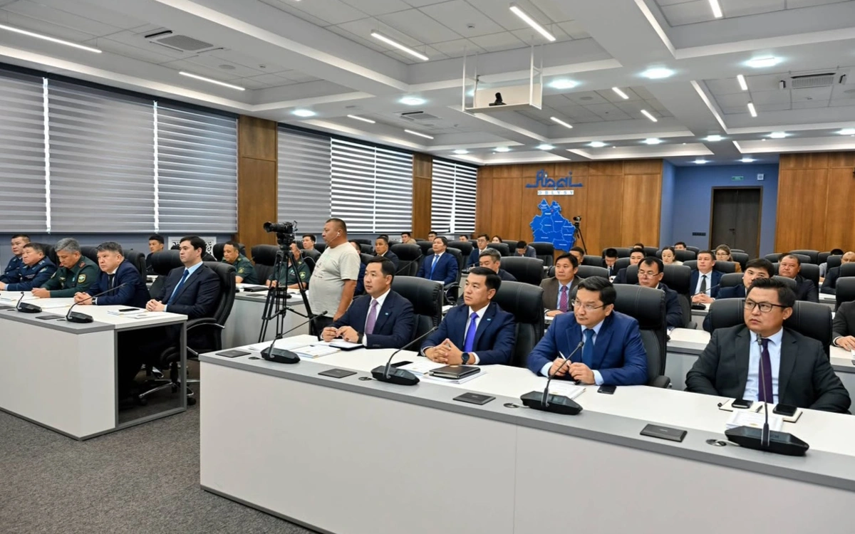 Абай облысында жаңа Конституцияның ресми басылымын табыстау рәсімі өтті