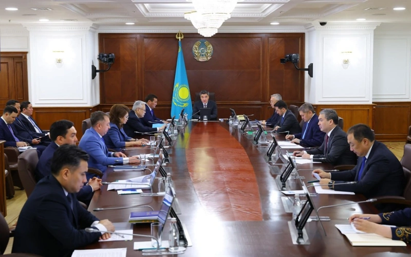  Олжас Бектенов