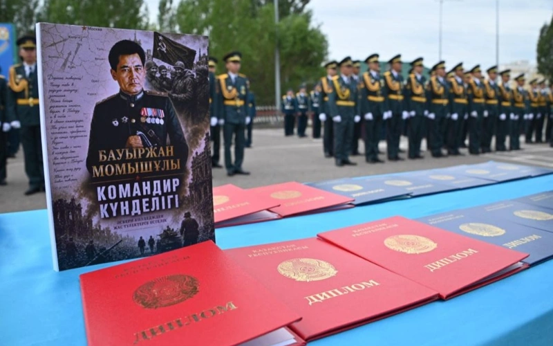 100 жас сержант Қарулы күштер қатарына қосылды