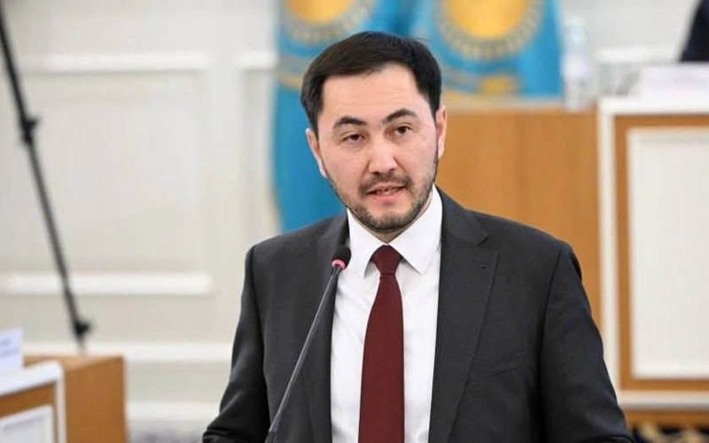 Jańa Konstıtýtsııa kúshine endi — sarapshy negizgi ózgeristerge toqtaldy 