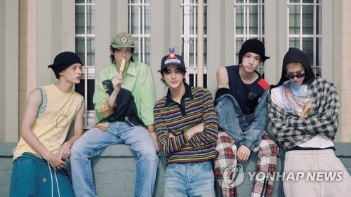BTS, HYBE artists continue Billboard success with strong chart showing BTS, HYBE artists continue Billboard success with strong chart showing