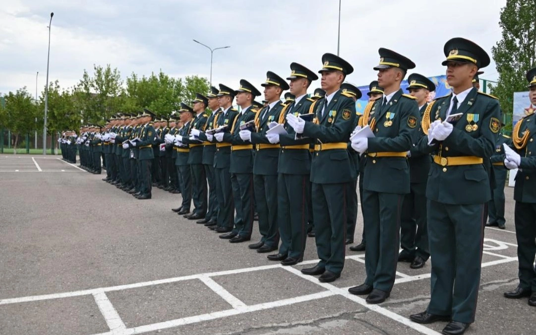 100 жас сержант Қарулы күштер қатарына қосылды