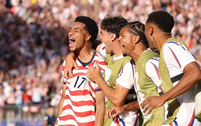 Belgium, England and USA storm into Round of 16