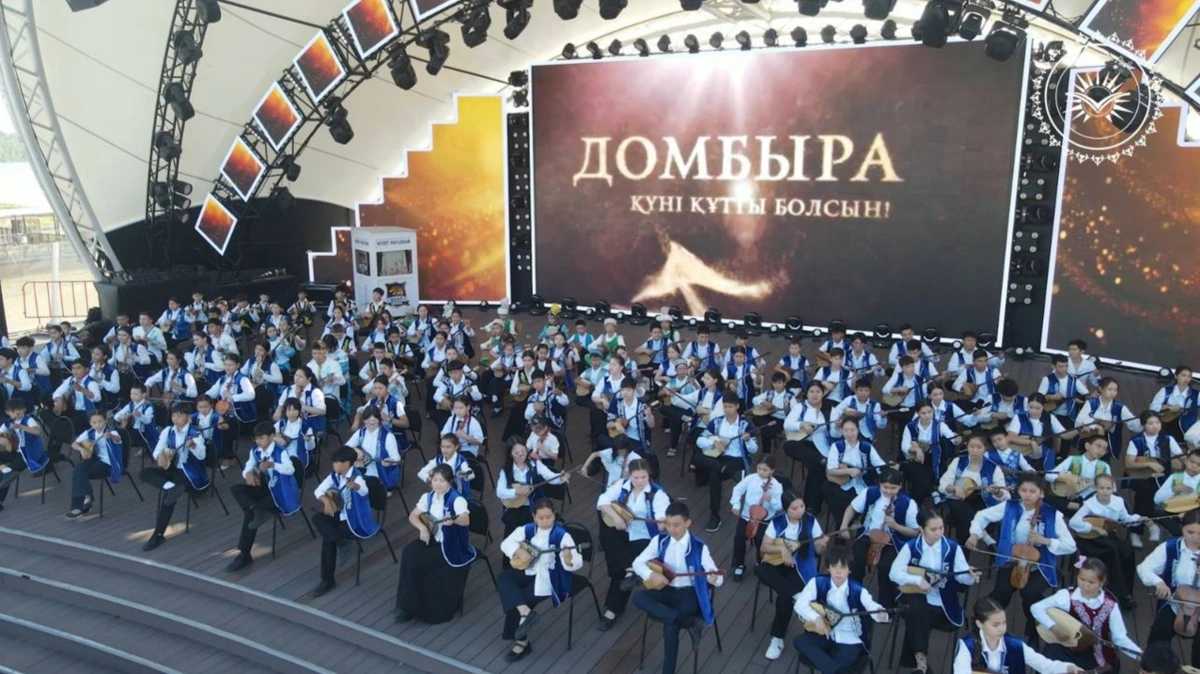 5 мыңға жуық оқушы Ахмет Жұбановтың &laquo;Би&raquo; күйін орындады