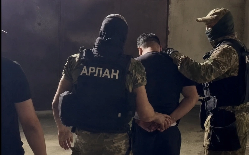 За шантаж под видом «общественного контроля» в Шымкенте задержали блогера
