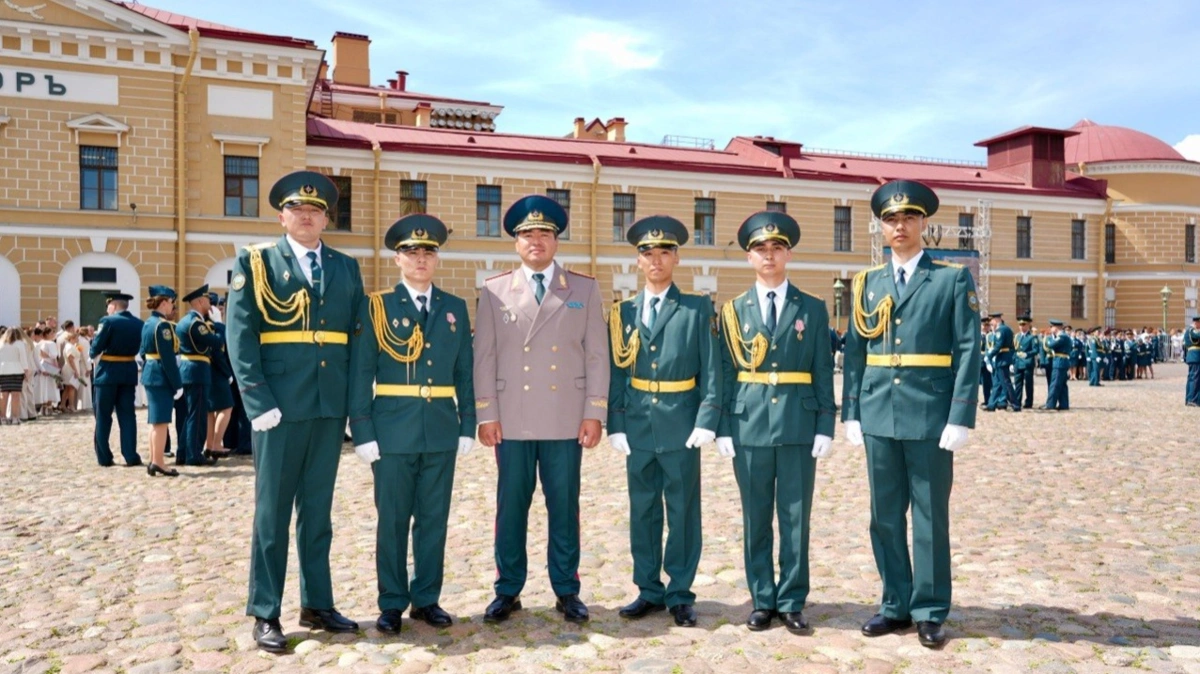 Санкт-Петербургте қазақстандық бес курсантқа диплом табысталды