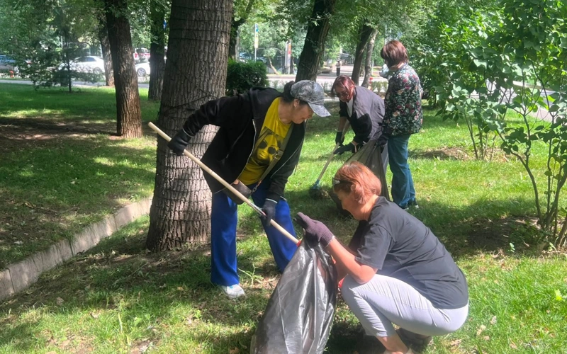 Более двух тысяч человек приняли участие в субботнике в Алматы