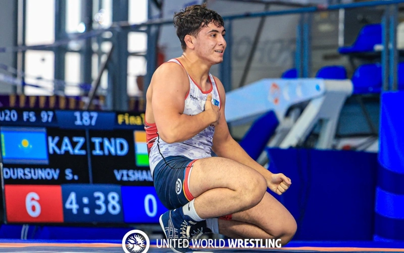 Сункар Сейдахмет и Самир Дурсунов вышли в финал чемпионата Азии U20 по борьбе