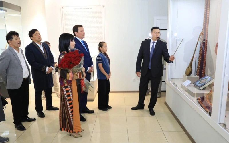 Aqtóbede 1500 dombyrashy bir mezgilde birge &laquo;Kóńilashar&raquo; kúıin tartty