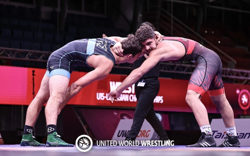 Сборная Казахстана завоевала еще три медали на чемпионате Азии U20 по борьбе