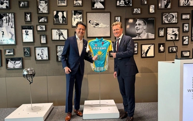 Alexandr Vinokourov’s Olympic jersey donated to Olympic Museum in Lausanne for first time