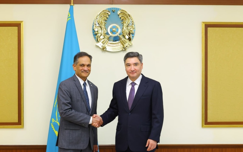 Kazakh Prime Minister Olzhas Bektenov met on Thursday with University of Arizona President Suresh Garimella Kazakh Prime Minister Olzhas Bektenov met on Thursday with University of Arizona President Suresh Garimella