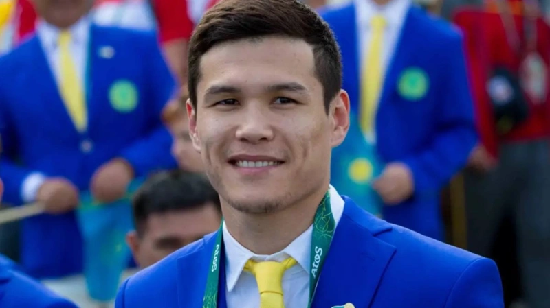 Боксер Данияр Елеусинов