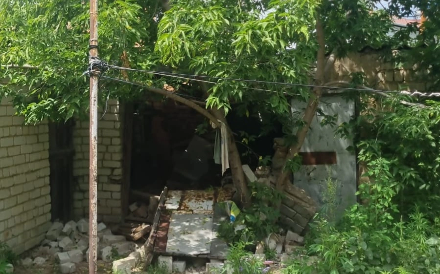 Барар жер, басар тауымыз жоқ: Оралда тұрғындар апатты үйде тұрып жатыр