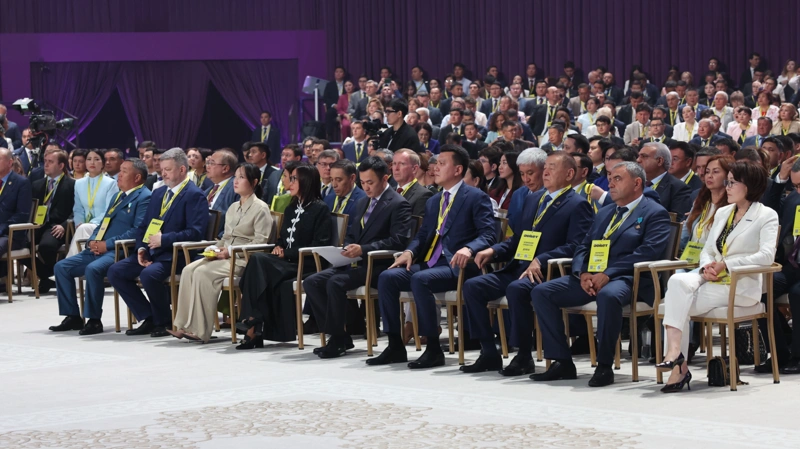 Делегаты III внеочередного съезда партии &laquo;Әділет&raquo;