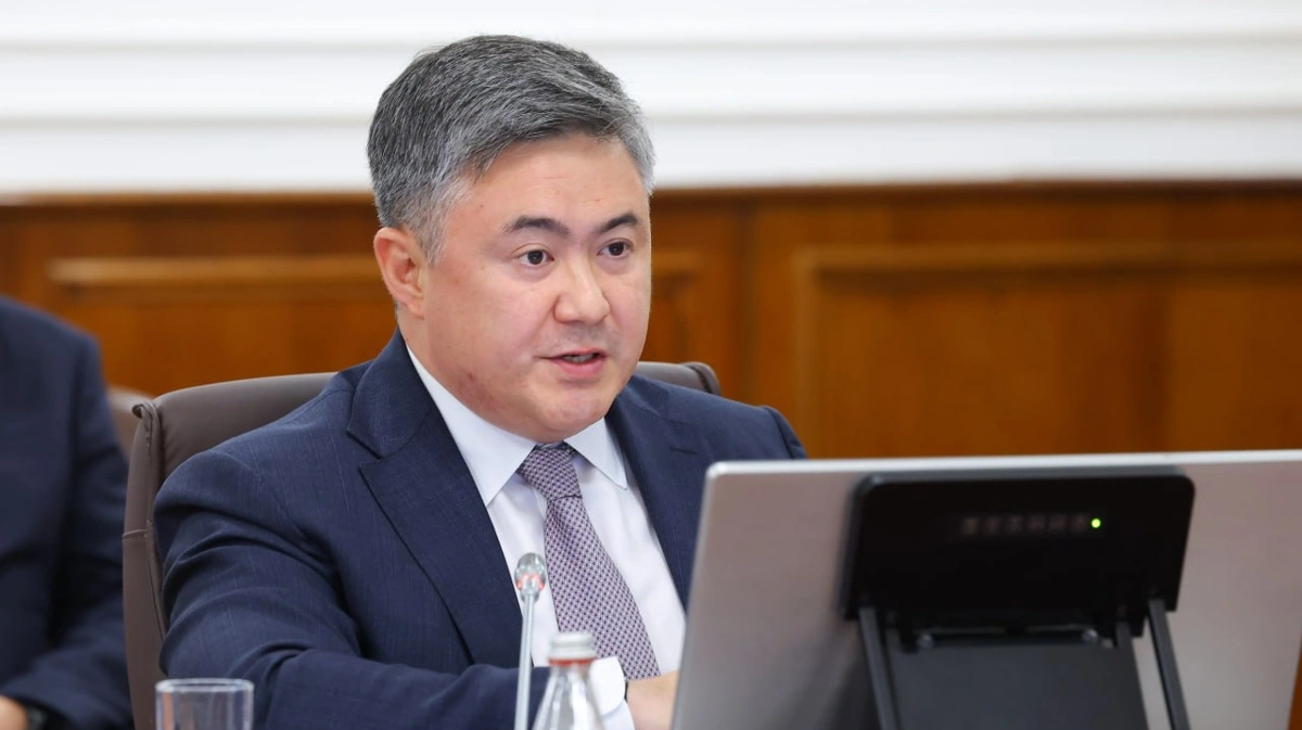 Олжас Бектенов Алатау қаласы кеңесінің отырысын өткізді