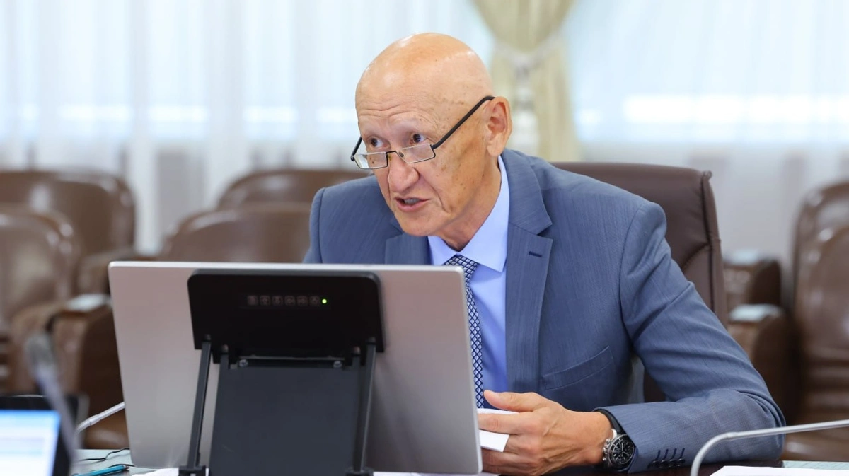 Олжас Бектенов Алатау қаласы кеңесінің отырысын өткізді
