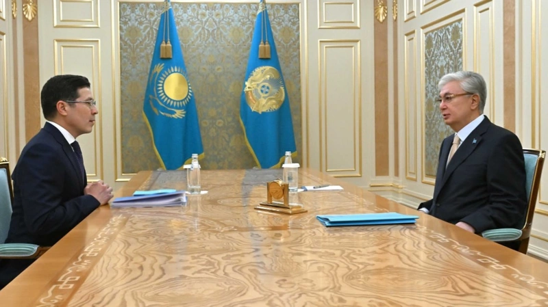 Президент Казахстана поручил новому послу развивать сотрудничество с Кыргызстаном в ключевых сферах