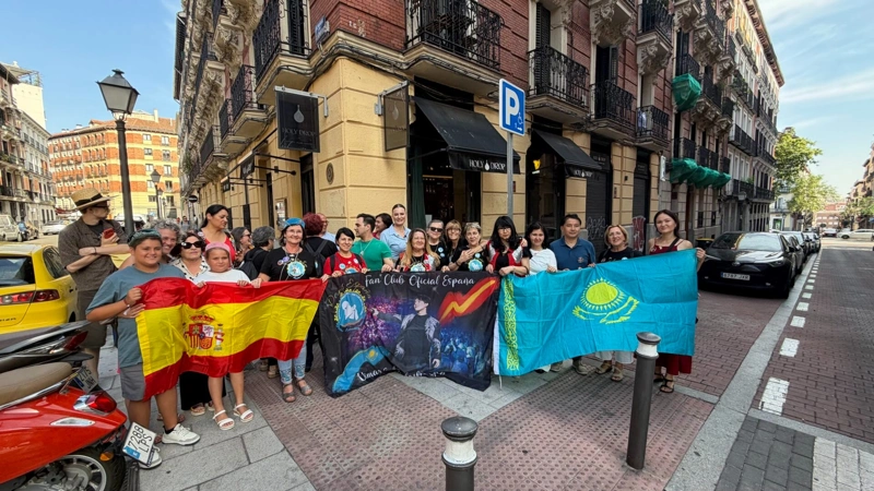 Dimash Qudaibergen’s fans meet Kazakh diaspora members in Spain