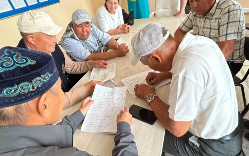 Жители Актобе пожаловались на проблемы с вывозом мусора