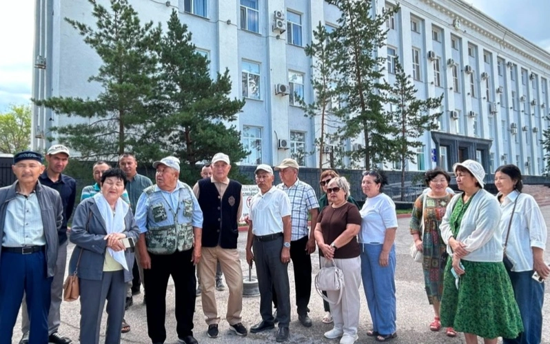 Жители Актобе пожаловались на проблемы с вывозом мусора