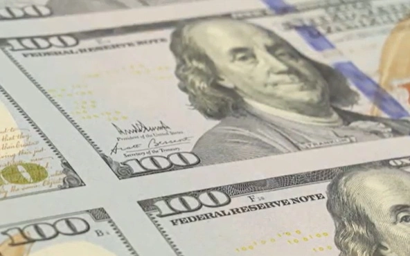 Минфин США представил новые банкноты с подписью Трампа и памятную монету