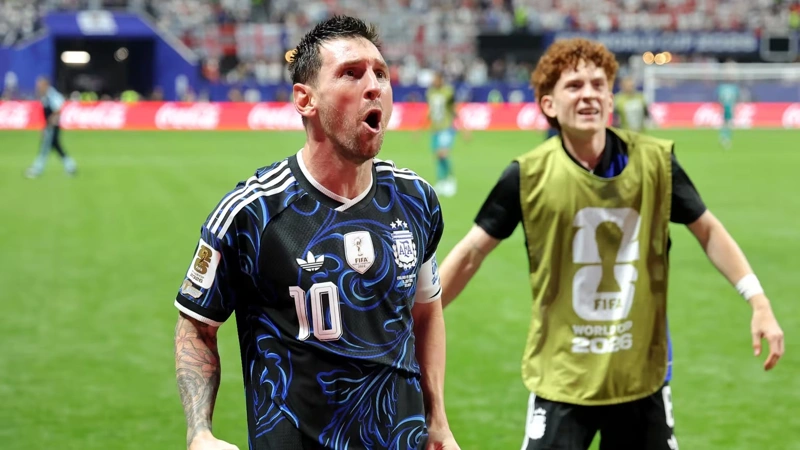 Argentina stuns England to reach World Cup final