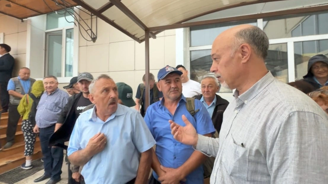 Автобусы вышли с опозданием на линию в Кокшетау из-за невыплаты зарплаты водителям