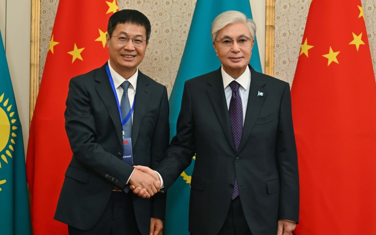 Tokayev meets Xiaomi President, proposes exploring potential for joint AI projects